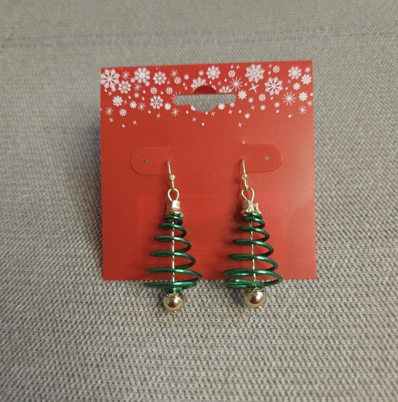 Jewelry - NWT Festive Green and Gold Christmas Tree Earrings